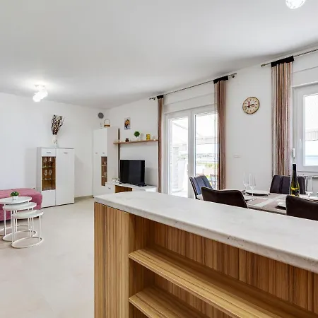Luxurious Holiday In Privlaka With Jacuzzi Dom wakacyjny