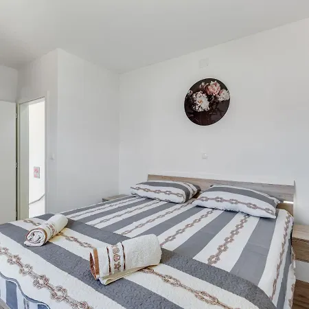 Luxurious Holiday In Privlaka With Jacuzzi