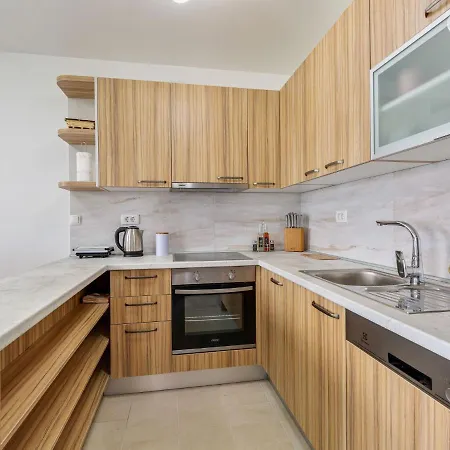 Holiday home Luxurious Holiday In Privlaka With Jacuzzi *
