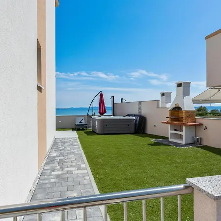 Dom wakacyjny Luxurious Holiday In Privlaka With Jacuzzi Privlaka (Zadar)