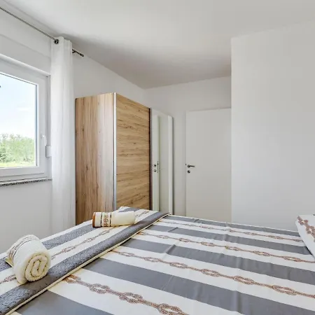 Luxurious Holiday In Privlaka With Jacuzzi Holiday home Privlaka (Zadar)